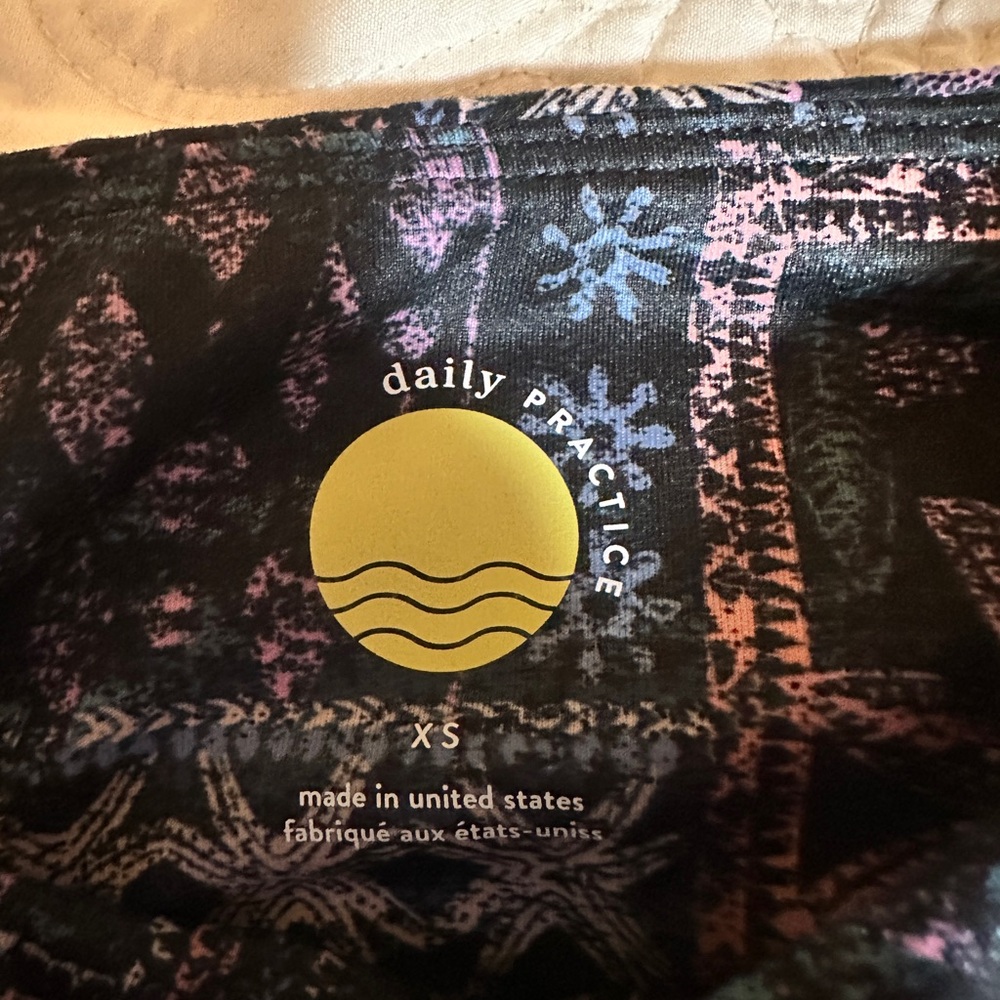 Elegant Women's Patchwork Leggings - image 2